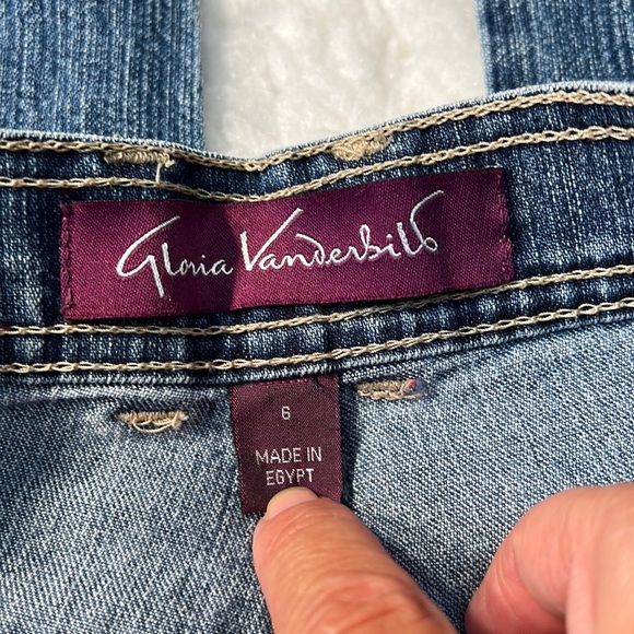 Gloria Vanderbilt Blue Denim Straight Leg Jeans. Size 6. EUC. Standard 5 pockets - Picture 2 of 6